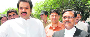 HJC chief Kuldeep Bishnoi and lawyer Satya Pal Jain in Chandigarh on Tuesday. [Photo Courtesy: The Tribune]