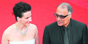 Iranian director Abbas Kiarostami (right), whose Copie Conforme fetched leading lady Juliette Binoche (left) the Best Actress prize this year Photo: AFP