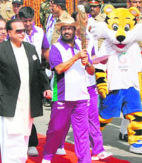 IOA president Suresh Kalmadi carries the Queens baton for the Commonwealth Games 2010 at Wagah on Friday.