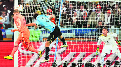 Netherlands Arjen Robben (L) scores during their World Cup semifinal against Uruguay in Cape Town on Tuesday.