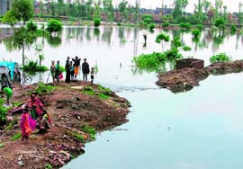 Following a breach in Buddha Nullah, water flows into nearby hutments near Salem Tabri in Ludhiana on Wednesday