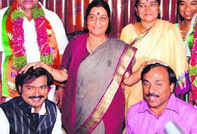 File photo of Sushma Swaraj with Karunakara (L) and Janardhana Reddy