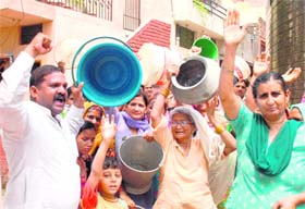 Residents of Dadu Majra protest against the non-availability of drinking water in Chandigarh