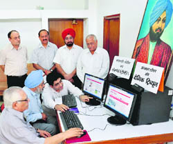Tribune Trust Prof RP Bambah (left) and Justice SS Sodhi inaugurate the online editions of Dainik Tribune and Punjabi Tribune in Chandigarh on Monday.