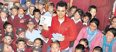 Aamir Khan with children of Druk Padma School, where his film 3 Idiots was shot, at Shey in Leh on Wednesday. The actor is in Ladakh to mobilise funds for the flood-hit. 