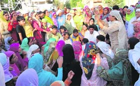 Protesters burn an effigy of US President Barack Obama, in Budgam