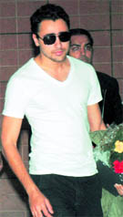 Katrina Kaif and Imran Khan sprung in a surprise for the city when they arrived at Taj-17 on Thursday