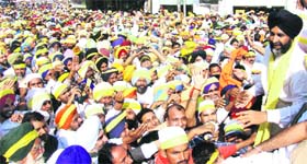 Manpreet Badal with his supporters on his way to Golden Temple in Amritsar