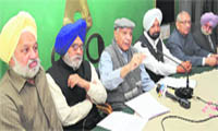 (From left) Amrik Singh Dhillon, ex MLA; Charanjit Singh Atwal, former deputy speaker, Lok Sabha; Balramji Dass Tandon, ex-minister; Avtar S Brar, MLA, Faridkot; Satpal Gosain, deputy speaker, Vidhan Sabha; and Tej Prakash Singh, MLA, address mediapersons at Chandigarh on Thursday.
