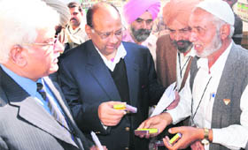 A farmer gives his produce to Agriculture Minister Sharad Pawar at Agro Tech  organised by the CII in Chandigarh on Saturday.