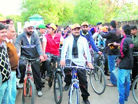 Greenathon, a rally organised by Big FM, was flagged-off from Rock Garden by Home Secretary Ram Niwas. The participants were riding their cycles at the Sukhna Lake road and later moved on to their work places on them. RJ Anubhav led the Greenathon.