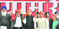 BJP leaders LK Advani and Nitin Gadkari (L) and JD(U) chief Sharad Yadav (R) at a rally in New Delhi.  PTI