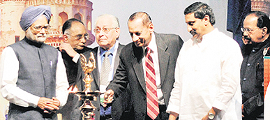 PM Manmohan Singh, CJI SH Kapadia, Governor of Andhra Pradesh ESL Narasihman, CM Kiran Kumar Reddy and Law Minister M Veerappa Moily at the 17th Commonwealth Law Conference in Hyderabad