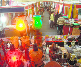 The exhibition showcases a variety of lampshades for your home