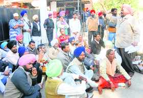 Unions of Balmiki and Mazhabi Sikhs stage a dharna in front of the Punjab Chief Minister’s residence in Chandigarh on Friday