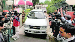 CBI officials leave after conducting a raid at the residence of suspended Prasar Bharti CEO BS Lalli, in New Delhi on Friday.