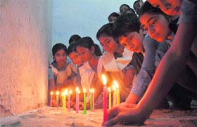 THE FAITHFUL: Schoolchildren light candles to pay tributes to martyr Sukhdev at his ancestral house at Naughara in Ludhiana