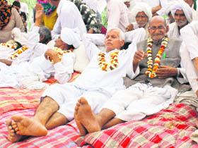 Jat activists get comfortable on the Hisar-Bathinda and Hisar-Rewari rail track at Mayyar village of Hisar on Thursday.