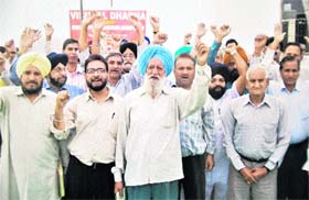 Residents protest against the Municipal Corporation in support of their demands in Sector 50, Chandigarh