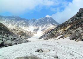 White allure: Dhauladhars' breathtaking view