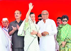 UPA chairperson Sonia Gandhi with Haryana Chief Minister Bhupinder Singh Hooda, Union ministers Kumari Selja and Ghulam Nabi Azad at a public meeting in Mandi Khera village in Mewat on Wednesday