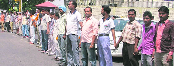 Members of the Balmiki Samaj Bachao Anodolan block Bharat Nagar Chowk in Ludhiana