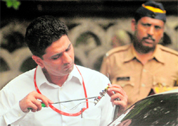 An official inspects a device found at the Dadar blast site in Mumbai on Friday