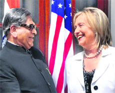 US Secretary of State Hillary Clinton with Foreign Minister SM Krishna at the delegation-level talks in New Delhi 
