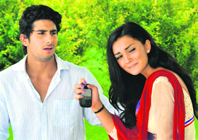 Bollywood actors Prateik Babbar and British model Amy Jackson during shooting of the film Prem Katha at Taj Mahal in Agra.