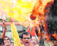 BJP workers protest against the UPA govt in Kolkata