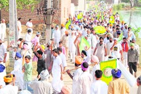 Body of Surjeet Singh being taken for cremation at Hameedi village in Barnala