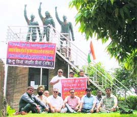 Hindu Sikh Jagriti Manch activists stage a token hunger strike at the Jagraon Bridge