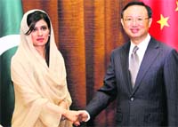 Pakistans Foreign Minister Hina Rabbani Khar with her Chinese counterpart Yang Jiechi in Beijing 