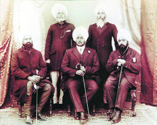 Bhai Arjan Singh Bagrian, Maharaja Bhupindra Singh of Patiala and Maharaja Ripudaman Singh of Nabha are seated in this 1917 picture, often said to be the only one in which the two maharajas are together. Standing on the left is Raja Gurdit Singh and on the right is Bhai Kahan Singh. Photo: Courtesy Maj A P Singh