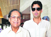Singer Ghulam Ali with Jasbir Jassi