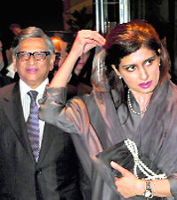 Foreign Minister SM Krishna with his Pakistani counterpart Hina Rabbani Khar in New York
