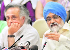 Deputy Chairman of Planning Commission Montek Singh Ahluwalia and Union Minister for Rural Development Jairam Ramesh at a press conference in New Delhi. 