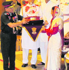 Colonel of the Punjab Regiment Lt-Gen KJS Oberoi presents the regimental insignia to President Pratibha Patil in New Delhi on Friday.