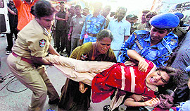 Pro-Telangana women activists being arrested near Secunderabad railway station in Hyderabad .