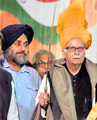 LK Advani with Punjab deputy CM Sukhbir Badal in Pathankot on Tuesday.