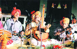 Kabirvani plays the role of connecting people even today