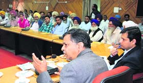 Punjab Chief Secy SC Agrawal discusses the RTS Act with sarpanches in Jalandhar