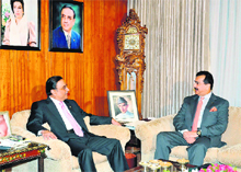 A handout photograph released by the Pakistan's Press Information Department shows President Asif Ali Zardari (L) with Prime Minister Yousuf Raza Gilani.