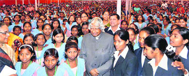 Former President APJ Abdul Kalam with tribal students at the Indian Science Congress in Bhubaneswar on Wednesday. 