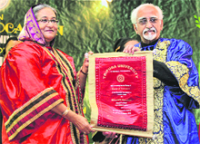 Vice-President Hamid Ansari confers the honorary Doctor of Literature (honoris causa) on Bangladeshi Prime Minister Sheikh Hasina at the ninth convocation of Tripura University in Agartala on Thursday. 