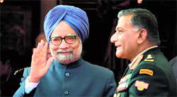 Army Chief Gen VK Singh with PM Manmohan Singh