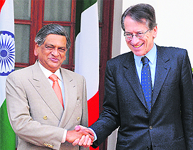 External Affairs Minister SM Krishna with his Italian counterpart Guilio Terzi in New Delhi on Tuesday.