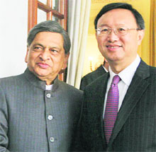 External Affairs Minister SM Krishna with his Chinese counterpart Yang Jiechi in New Delhi