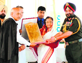 Lt General Bikram Singh receiving the Roll of Honour for the year 2009 from President Pratibha Devisingh Patil during the Golden Jubilee function of PPS, Nabha, in 2010