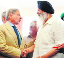 Punjab CM Parkash Singh Badal and Pak Punjab CM Shahbaz Sharif greet each other at the inauguration of the Integrated Checkpost at Attari. 